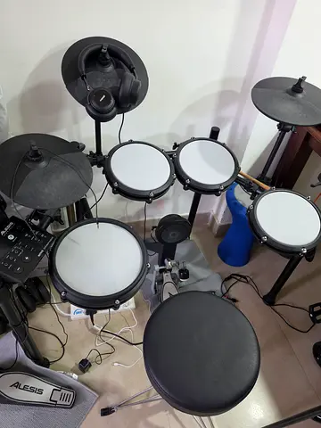 Alesis Drums Nitro Max Kit in good condition