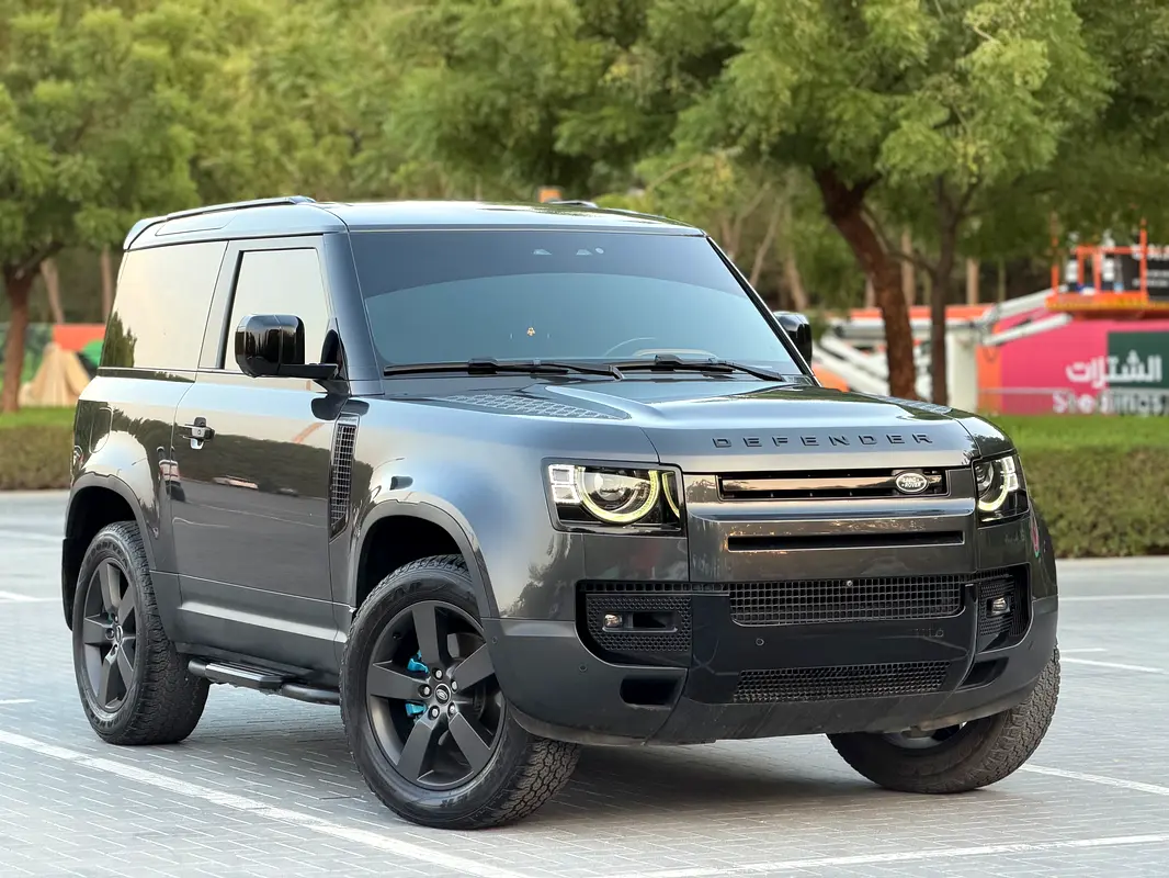 Land Rover Defender 2023 — photo 1 of 15