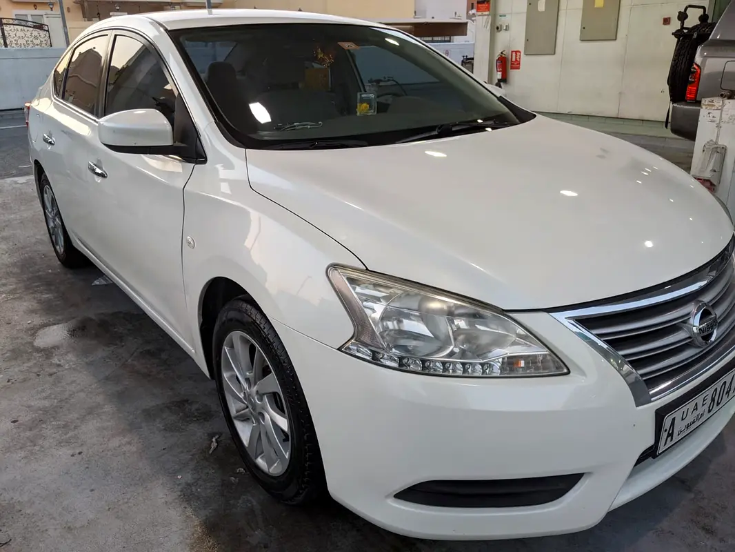 Nissan Sentra 2016 — photo 1 of 11