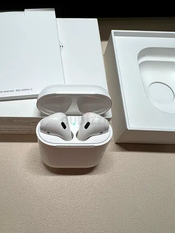 Apple AirPods with Charging Case (2nd gen) - Good Condition