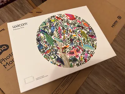 Wacom Intuos Pro Medium PTH-660 Pen Tablet – Original Box + Accessories