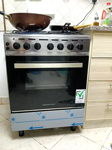 Westpoint freestanding gas cooker with oven - good working condition