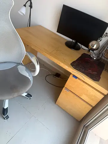 Free chair with the desk