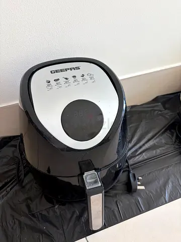 Geepas Digital Air Fryer - Compact Black (Good Working Condition)