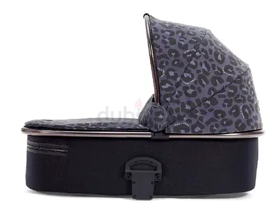 Mamas and Papas Carrycot / Bassinet in Grey Leopard Print - Good Condition