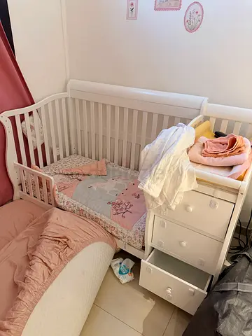 White convertible baby crib with attached dresser - good condition