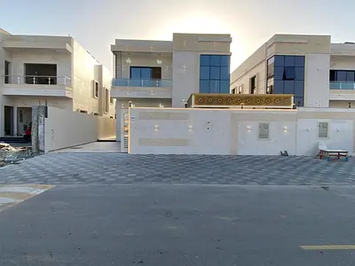 5 غرف ومجلس وصالة مساحة الارض 4200 بالحليو2 للايجار السعر 125 الف قابل للتفاوض باركن للسيارات