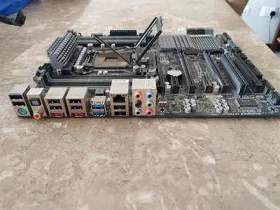 GIGABYTE X79-UP4 LGA2011 Motherboard