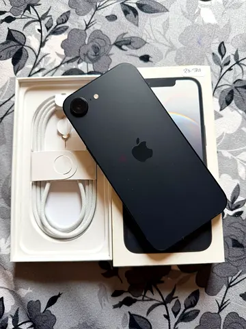iPhone 16e 64GB Black with box and USB-C to Lightning cable