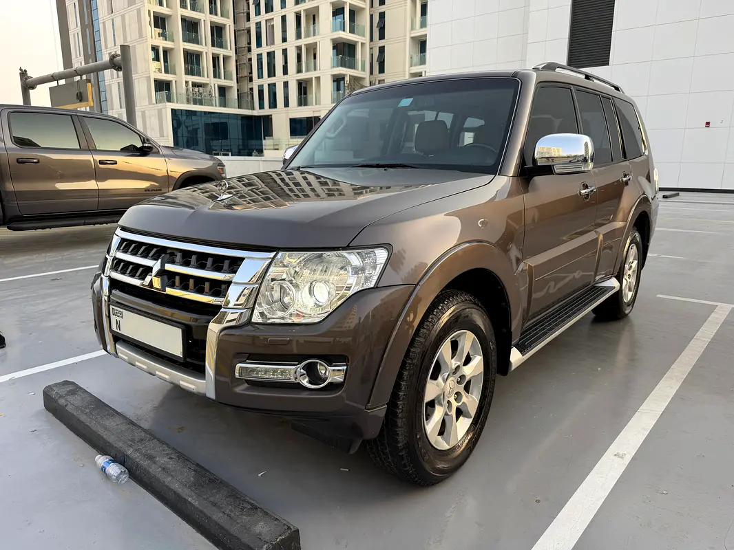 Mitsubishi Pajero 2016 — photo 1 of 6