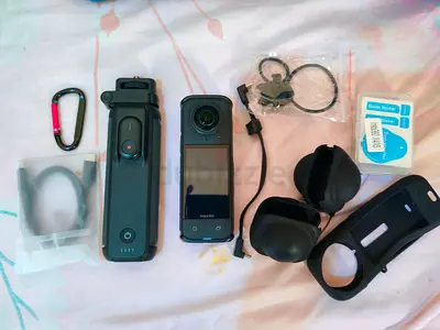 Insta360 x4 with FOMO grip and box under warranty