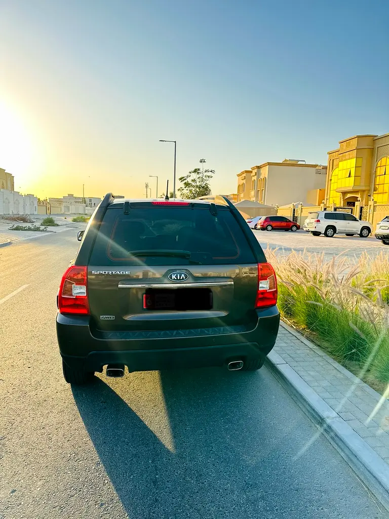 Kia Sportage 2009 — photo 1 of 7