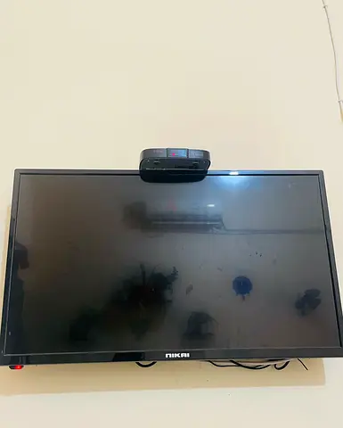 Nikai 32 LED TV wall-mounted with IR set-top box (good condition)