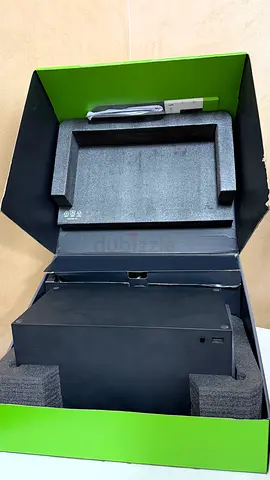 Xbox series x 1tb very clean + 15 games