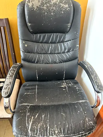 Office chairs 2 nos