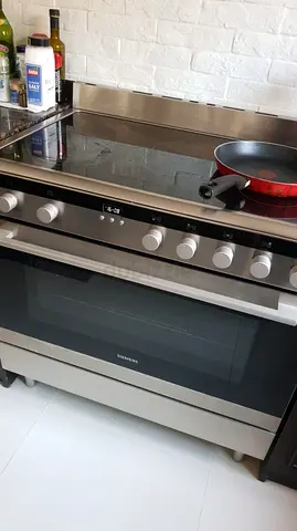 Siemens freestanding electric range with induction cooktop and oven