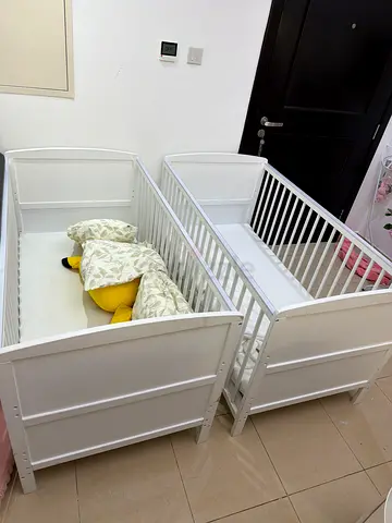 2X White Wooden Baby Crib - Good Condition (2 pieces)