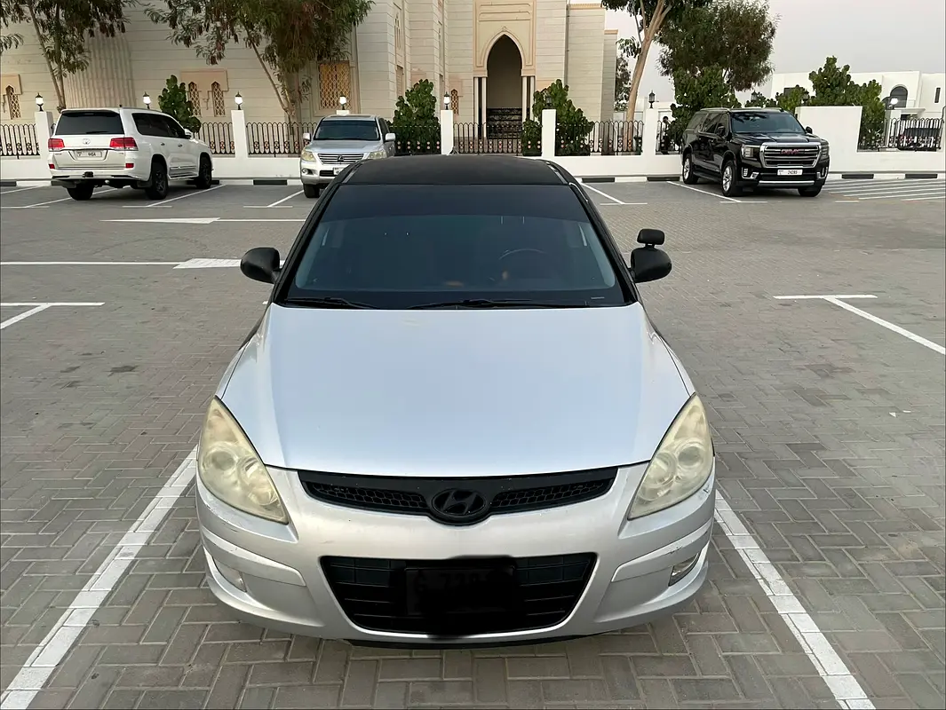 Hyundai i30 2011 — photo 1 of 13