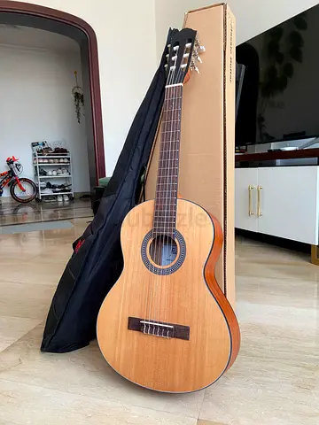 Classical Guitar for sale.