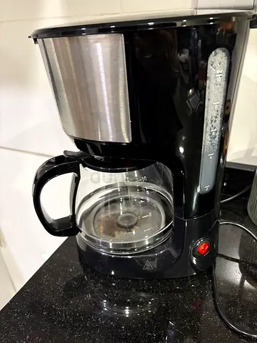 Black drip coffee maker with glass carafe — used, working