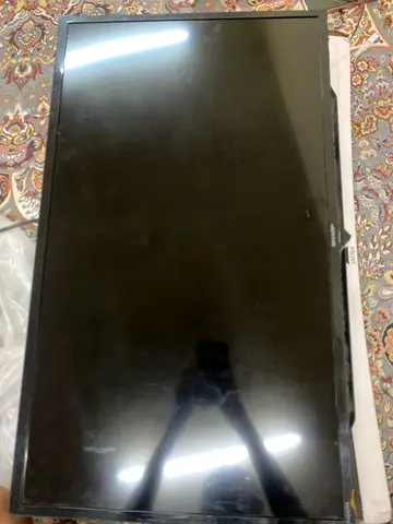 Used 32 sharp tv - work but open and then automatically turn off it only good for part