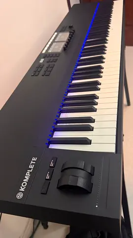 NI Komplete Kontrol S88 MK2 88-Key — Excellent