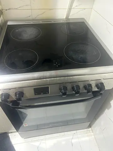 Electric Ceramic Cooktop Oven - 4 Burner Range, Used Westpoint