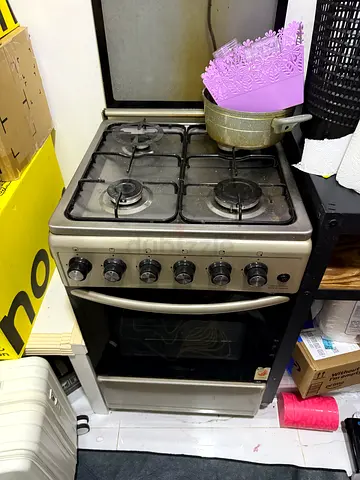Gas stove with cylinder