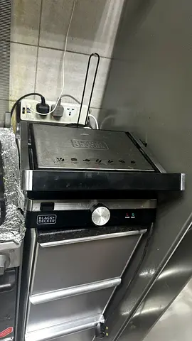 BLACK+DECKER Electric Contact Grill - 2000W, Adjustable Floating Hinge, Non-stick Plates