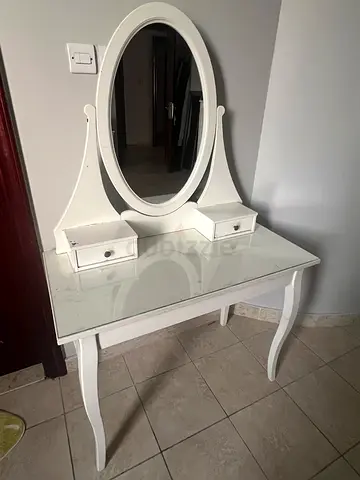 Vanity dresser mirror