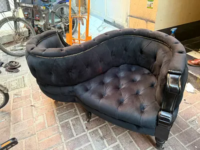 Black Tufted S-Shaped Chaise Lounge