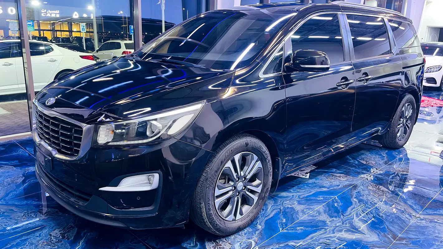 Kia Carnival 2019 — photo 1 of 10