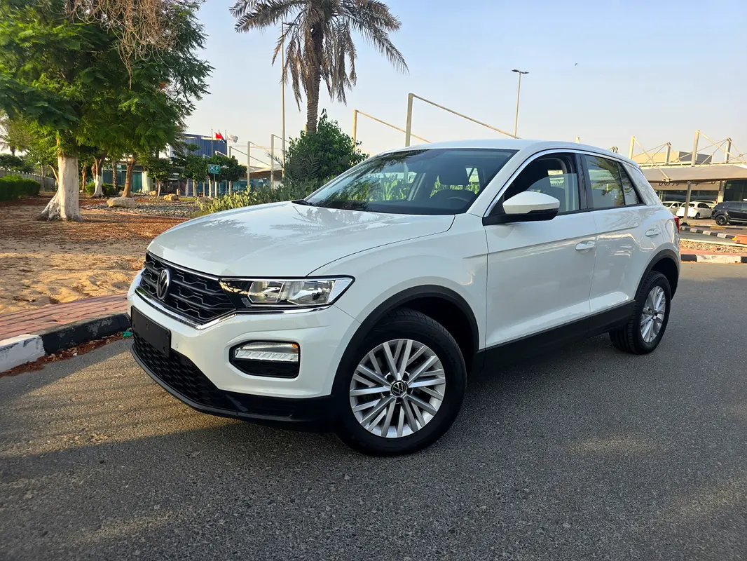 Volkswagen T-Roc 2021 — photo 1 of 12