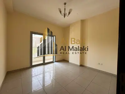 شقة غرفة وصالة – حمام واحد مع تكييف مركزي، موقع مميز وتصميم عملي مناسب للسكن المريح.