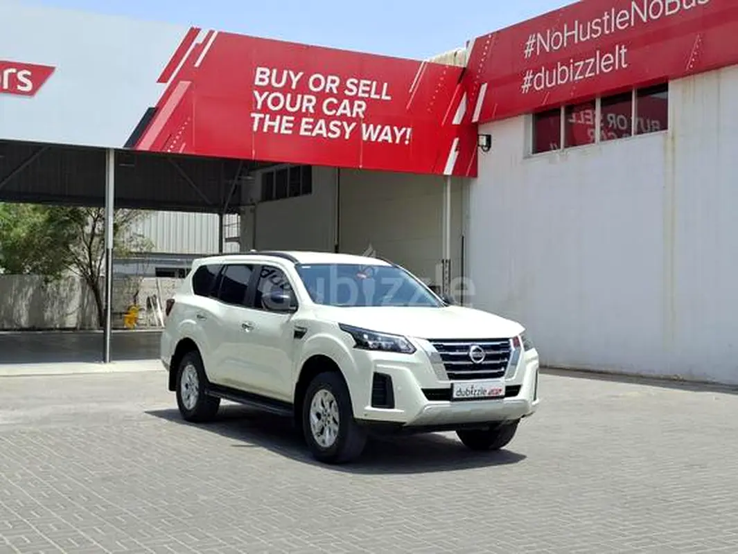 Nissan Xterra 2021 — photo 1 of 12