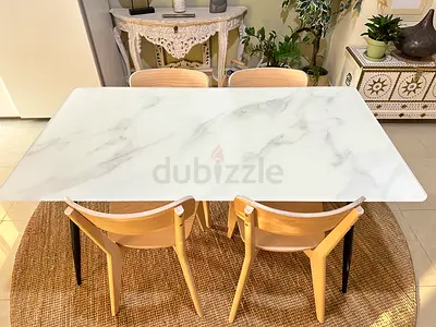 Excellent White marble-effect dining table with 4 wooden chairs - 150cm x 80cm