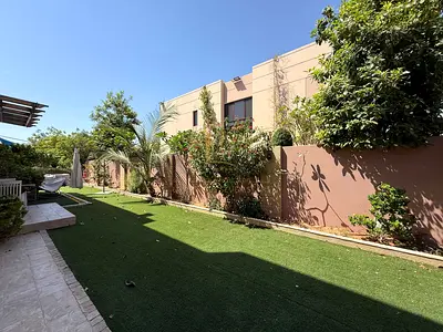 🏡 للبيع – فيلا فاخرة جدًا | الزاهية