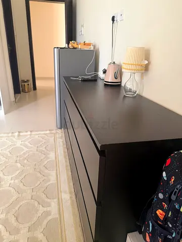 Dark Wood Dresser / Chest of Drawers in Good Condition