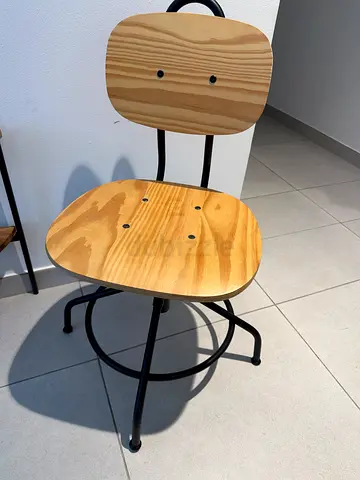 Set of 2 wooden bar stools with black metal frame