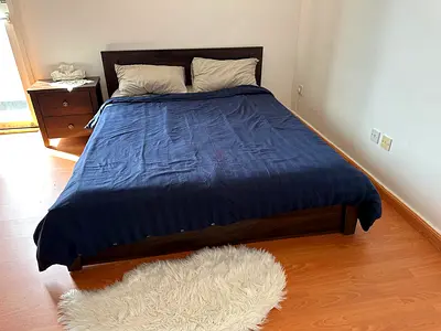 Queen bed