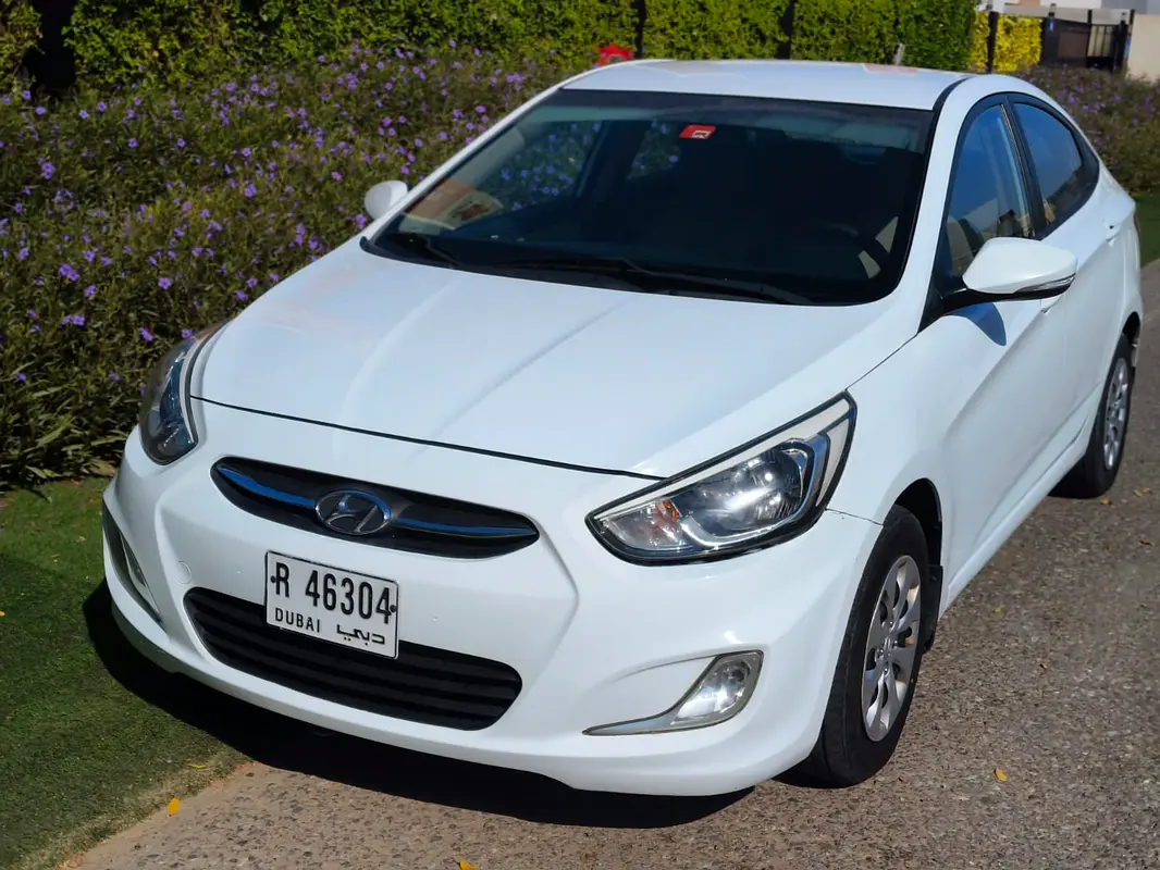 Hyundai Accent 2015 — photo 1 of 8