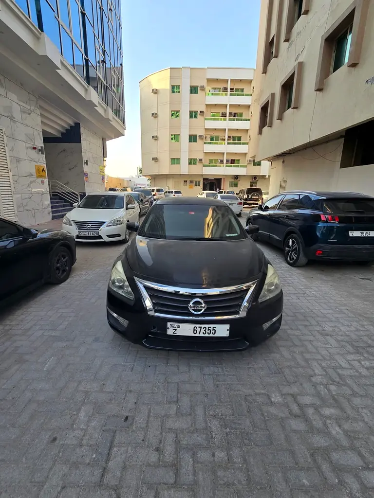Nissan Altima 2013 — photo 1 of 5