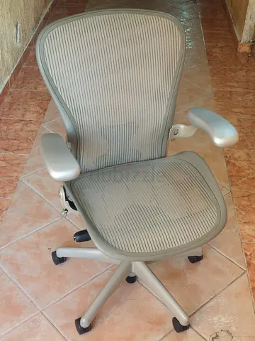 Herman Miller Aeron Classic Silver Color Chair Size C