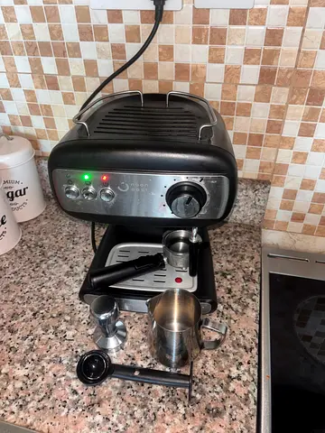 Noon East espresso and milk frother coffee machine with accessories