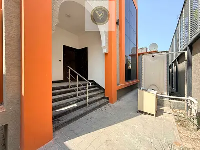 فيلا ثاني ساكن الجازات مكونه من طابقين وطابق تحت ارضي الطابق الاول مجلس كبير بلاضافه لمجلس ثاني سبع غرف تشطيب سوبر لوكس