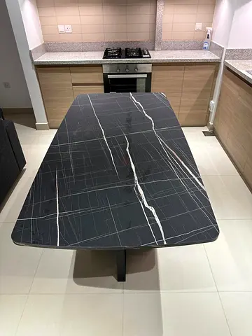 Modern black marble-effect 6 seaters dining table with metal base - excellent condition