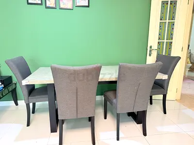 6-seater dining table with marble-look top and 4 grey upholstered chairs