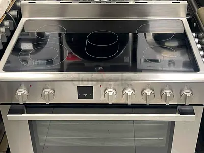 Bosch Series8 90by60 Ceramic Five Zone Electric Cooking Range