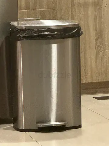 Stainless steel pedal trash bin - small kitchen bin