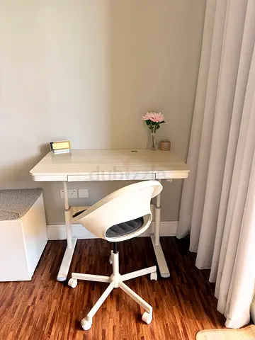 Compact laptop desk with adjustable height and drawer — good condition. 100*60 cm